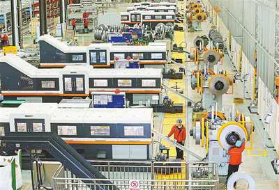 3月22日,位于长寿经开区的望变电气(集团)股份,数字生产线正在对硅钢进行精密切割。这是西南地区首家智能化铁芯工厂。科技创新是发展新质生产力的核心要素。近年来,望变电气公司专注于取向硅钢和输配电及控制设备的研发生产,产品畅销世界各地。通讯员 李辉 摄/视觉重庆